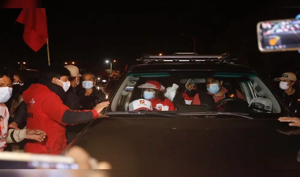 La candidata a la primera vicepresidencia de Perú Libre ayer realizó actividades de campaña en el Valle de Tambo. La candidata a la primera vicepresidencia de Perú Libre ayer realizó actividades de campaña en el Valle de Tambo.