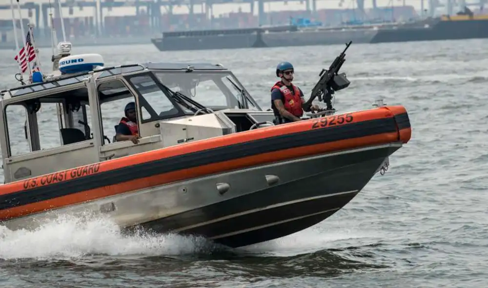 Personal de la Guardia Costera suspendió la búsqueda de los 10 cubanos tras no encontrarlos durante tres días. Foto: AFP