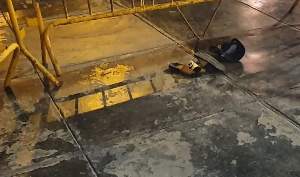 La Policía cercó el lugar donde ocurrió la gresca para iniciar las investigaciones. Foto: Grace Mora/URPI-LR La Policía cercó el lugar donde ocurrió la gresca para iniciar las investigaciones. Foto: Grace Mora/URPI-LR