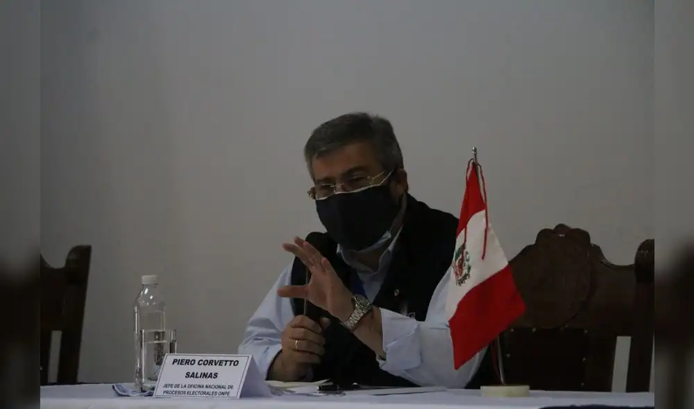 Piero Corvetto, durante su paso en Piura, instó a la ciudadanía a mantener la calma. Foto: ONPE