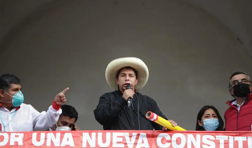 Pedro Castillo dio un breve mitin en la Plaza de Armas de Arequipa para dirigirse a Puno y posteriormente a Cusco. Foto: Rodrigo Talavera/La República