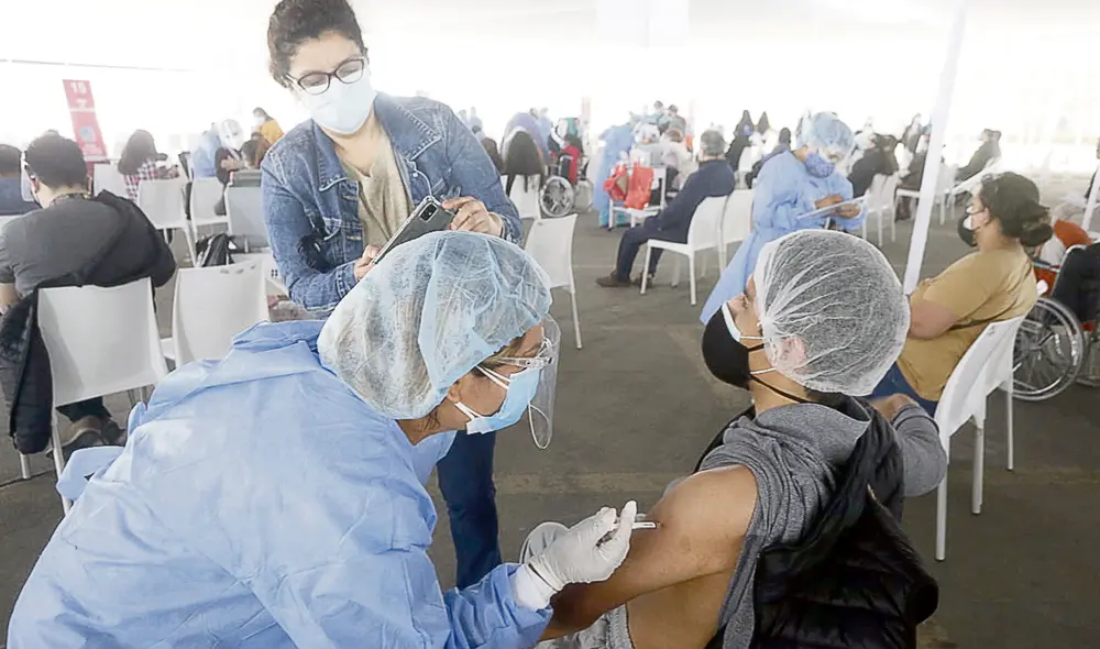 Por turno. El personal de salud detuvo la vacunación por unas horas en tres puntos. Foto: difusión Por turno. El personal de salud detuvo la vacunación por unas horas en tres puntos. Foto: difusión