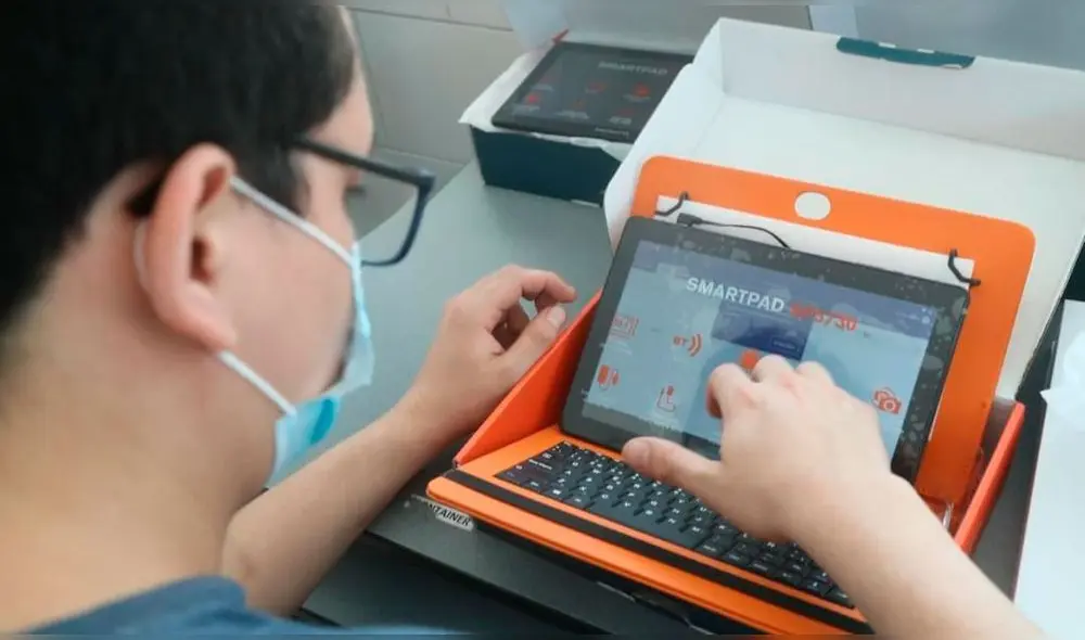 Funcionarios hacen énfasis en la necesidad de distribuir más tablets a niños de zonas rurales. Foto: Gerencia de Educación Lambayeque