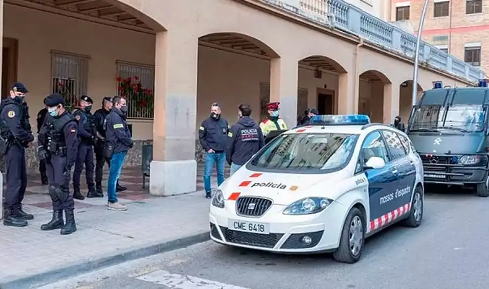 La investigación de todo el suceso aún está en una fase muy inicial, pues los agentes todavía no tomaron declaración al hombre ni a los testigos. Foto: EFE La investigación de todo el suceso aún está en una fase muy inicial, pues los agentes todavía no tomaron declaración al hombre ni a los testigos. Foto: EFE