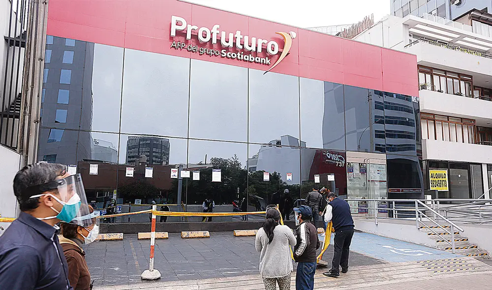 Expectativa. Los más de 5 millones de afiliados al sistema privado podrán solicitar el retiro hasta el 24 de agosto, de acuerdo al procedimiento de la SBS. Foto: Marco Cotrina/La República