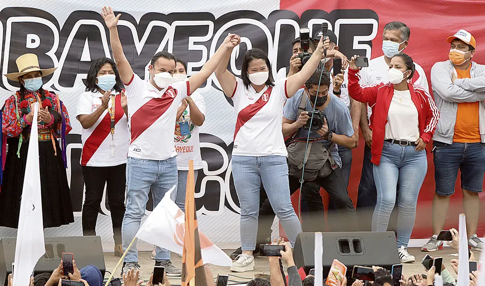 El dato. En Lambayeque, la lideresa de Fuerza Popular, Keiko Fujimori, estuvo acompañada por el excongresista y militante de Alianza por el Progreso (APP) Richard Acuña. Foto: Clinton Medina / La República El dato. En Lambayeque, la lideresa de Fuerza Popular, Keiko Fujimori, estuvo acompañada por el excongresista y militante de Alianza por el Progreso (APP) Richard Acuña. Foto: Clinton Medina / La República