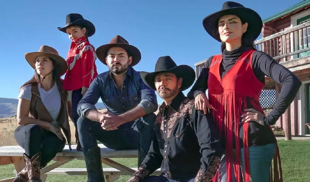 El elenco del reality está conformado por Eugenio Derbez, sus hijos y su actual esposa. Foto: De viaje con los Derbez/ Instagram El elenco del reality está conformado por Eugenio Derbez, sus hijos y su actual esposa. Foto: De viaje con los Derbez/ Instagram