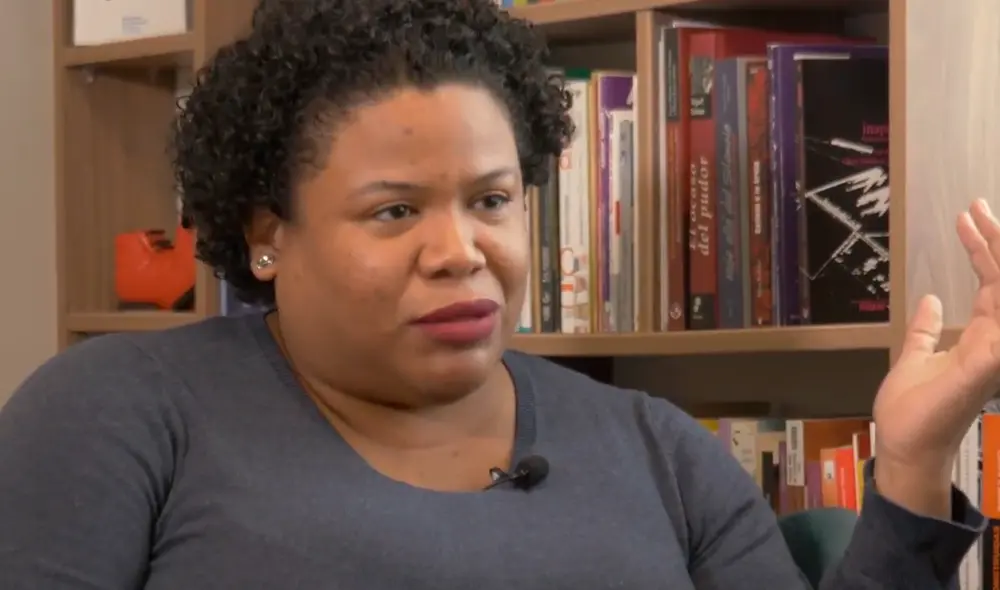 Noles es la nueva integrante del Tribunal de Honor. Foto: captura YouTube Una chica afroperuana Noles es la nueva integrante del Tribunal de Honor. Foto: captura YouTube Una chica afroperuana