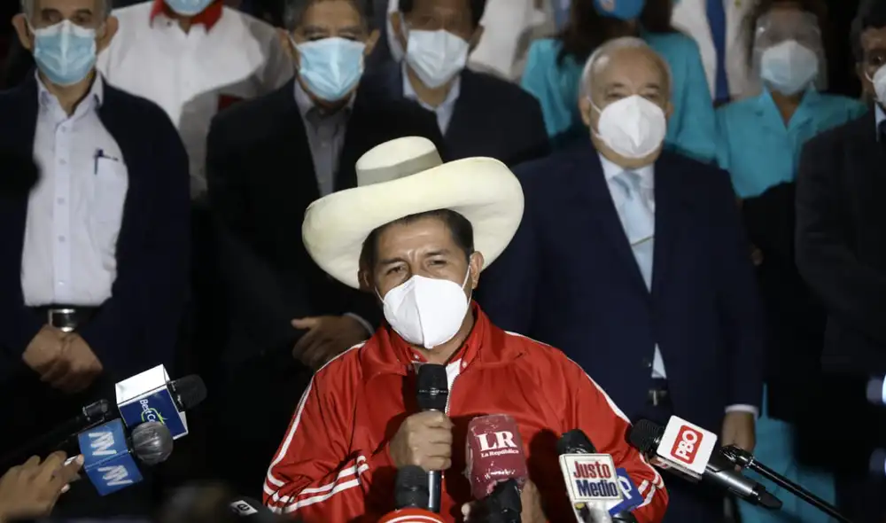 El candidato de Perú Libre Pedro Castillo habló con la prensa e indicó que se dirigirá al país este jueves a las 4.00 p. m. Foto: Aldair Mejia