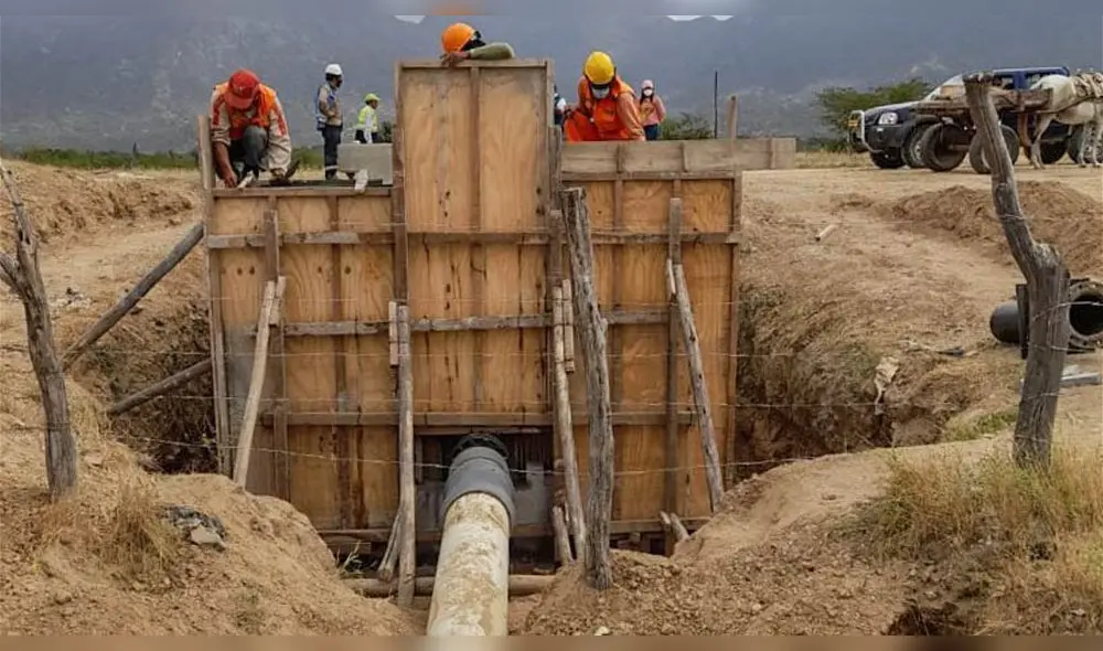 Especialistas del PEOT realizan pruebas hidráulicas en Olmos. Foto: PEOT Especialistas del PEOT realizan pruebas hidráulicas en Olmos. Foto: PEOT