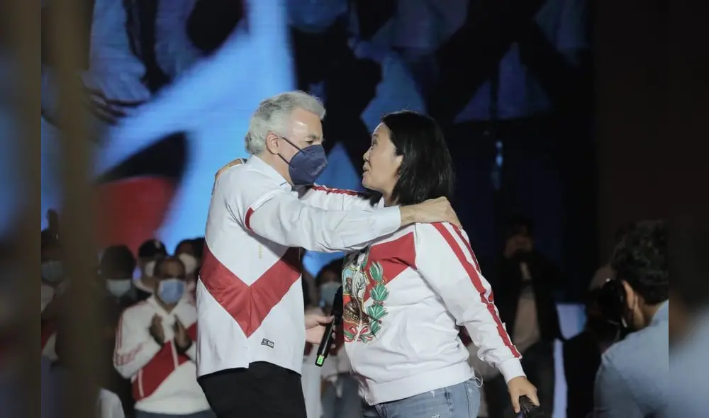 Álvaro Vargas Llosa y Keiko Fujimori en cierre de campaña. Foto: Antonio Melgarejo - La República Álvaro Vargas Llosa y Keiko Fujimori en cierre de campaña. Foto: Antonio Melgarejo - La República