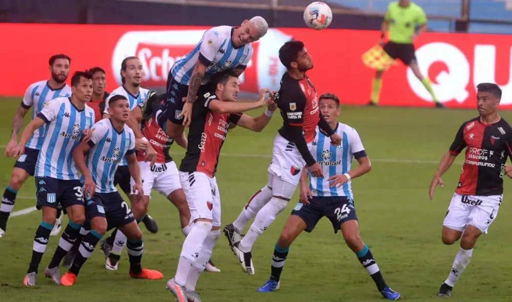 En su duelo más reciente, Racing derrotó 2-1 a Colón. Foto: Télam