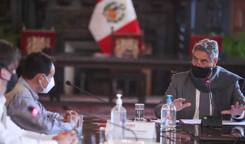 El jefe de la Misión de Observación Electoral de la OEA, Rubén Ramírez, felicitó al presidente, Francisco Sagasti. Foto: Presidencia