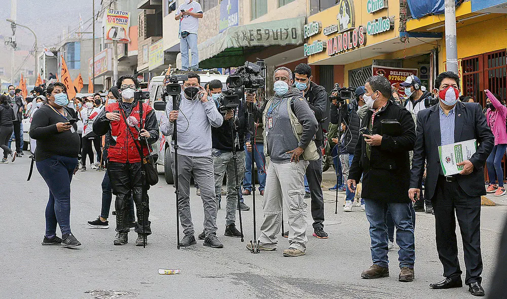Prensa. Trabajo de los medios en el centro de atención. Foto: John Reyes / La República Prensa. Trabajo de los medios en el centro de atención. Foto: John Reyes / La República