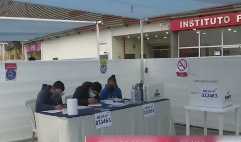 Algunas mesas de votación ya están siendo habilitadas a estas horas. Foto: captura de América