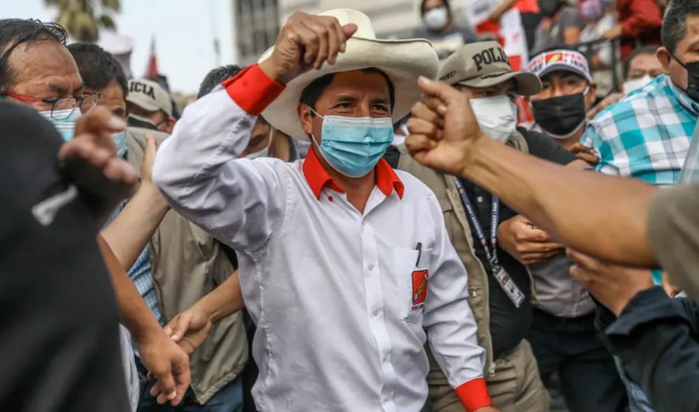 Pedro Castillo acompañado de sus simpatizantes. Foto: Aldair Mejía / La República