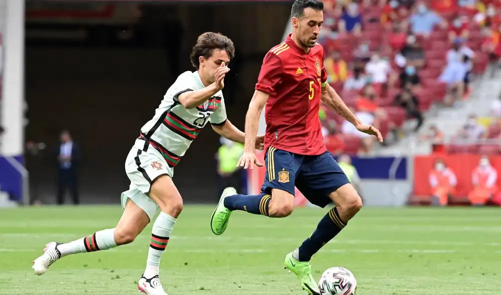 El contagio de Busquets se da luego de que España jugó un amistoso contra Portugal. Foto: AFP/Javier Soriano