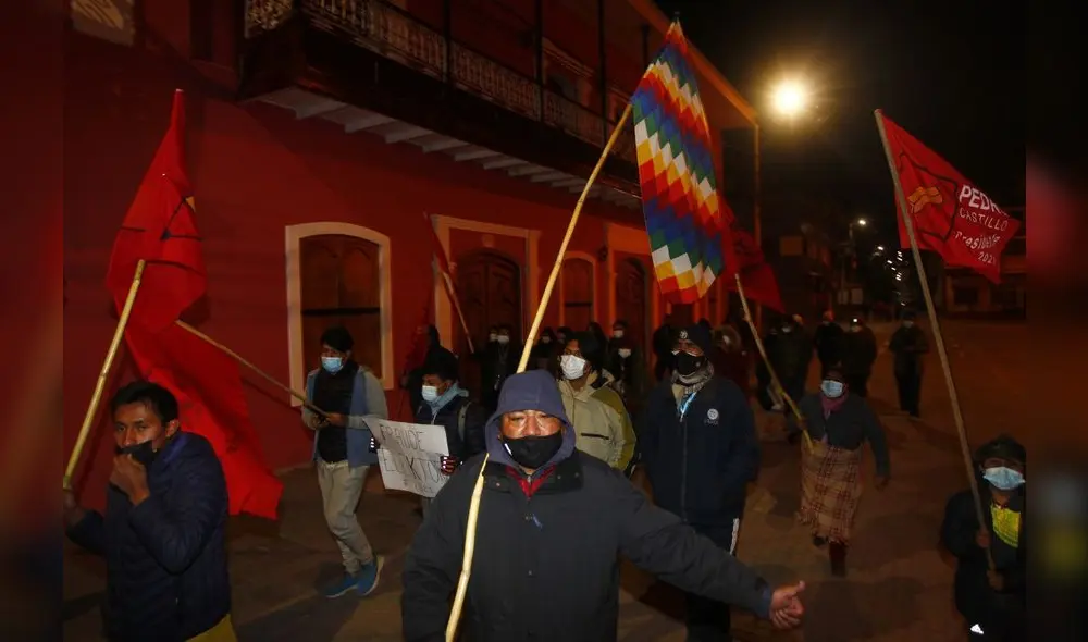 Manifestaciones se desarrollan en diversas ciudades de la región Puno. Foto: Carlos Cisneros / La República Manifestaciones se desarrollan en diversas ciudades de la región Puno. Foto: Carlos Cisneros / La República