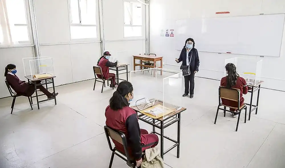 Una tarea pendiente. Los maestros de las zonas rurales ya acuden a los planteles sin estar vacunados. Con ellos podría empezar la inmunización. Foto: difusión Una tarea pendiente. Los maestros de las zonas rurales ya acuden a los planteles sin estar vacunados. Con ellos podría empezar la inmunización. Foto: difusión