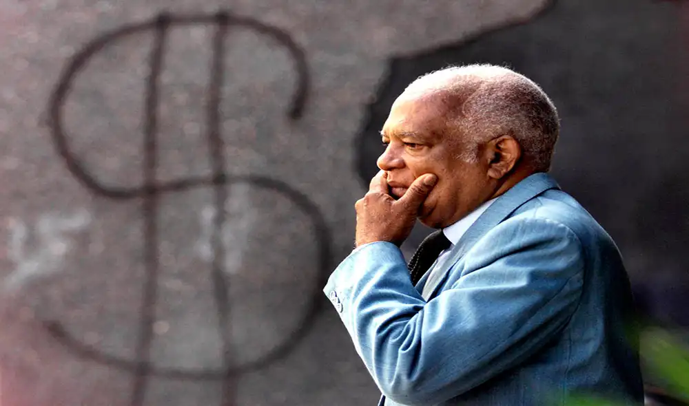 El dólar BCV, así como el del mercado paralelo, es revisado por miles de personas en Venezuela para la realización de diversas operaciones en el país. Foto: AFP