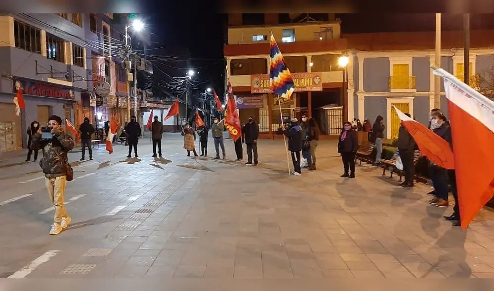 El último domingo por la noche, personas se concentraron en calles de Puno. Foto: La República