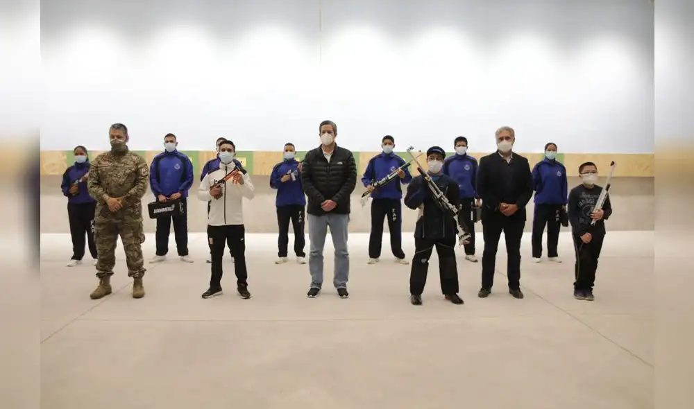 Francisco Boza visitó las instalaciones del Complejo de Tiro de la FAP. Foto: IPD