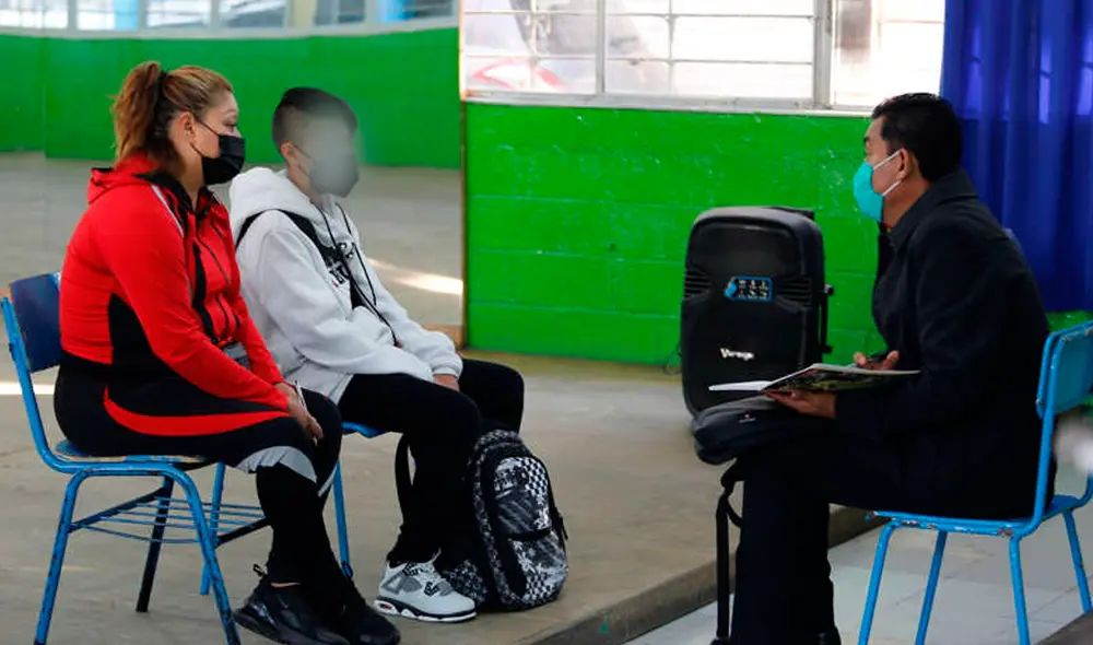 120.000 alumnos regresaron a las aulas en Ecuador. Mientras que 51.000 estudiantes hicieron lo mismo en Uruguay. Foto: EFE 120.000 alumnos regresaron a las aulas en Ecuador. Mientras que 51.000 estudiantes hicieron lo mismo en Uruguay. Foto: EFE