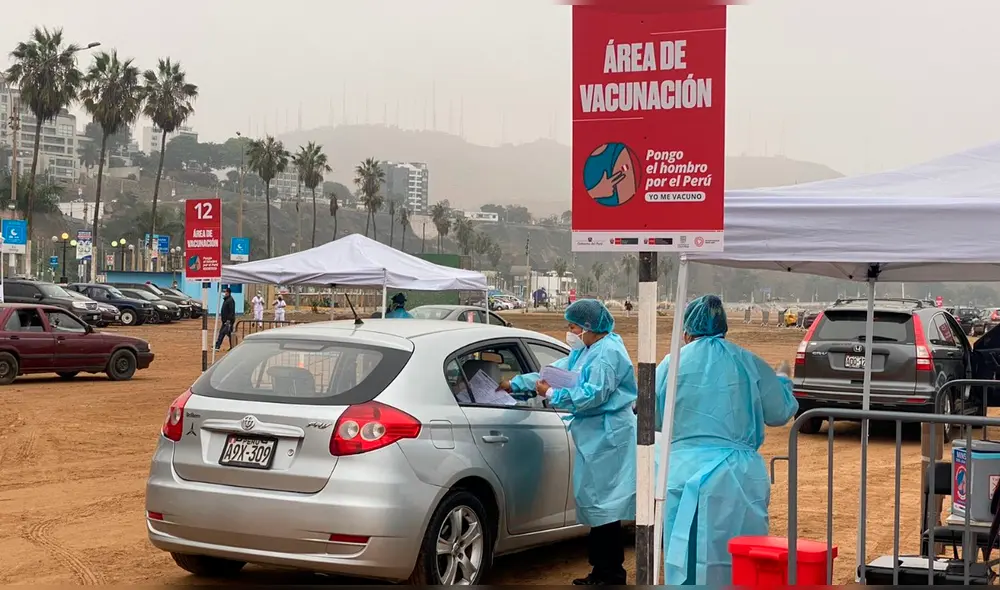 Personas de 60 a 62 añios pueden inmunizarse en este vacunatorio. Foto: Raúl Egusquiza / URPI - LR Personas de 60 a 62 añios pueden inmunizarse en este vacunatorio. Foto: Raúl Egusquiza / URPI - LR