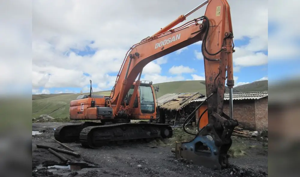 Maquinaria y químicos para la minería ilegal causan daños al medio ambiente. Foto: MP