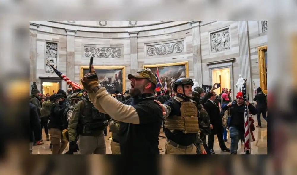 En enero de 2021, pocos días antes de la asunción de Joe Biden como presidente, los simpatizantes de Donald Trump asaltaron la sede del Congreso instigados por su líder. Foto: BBC