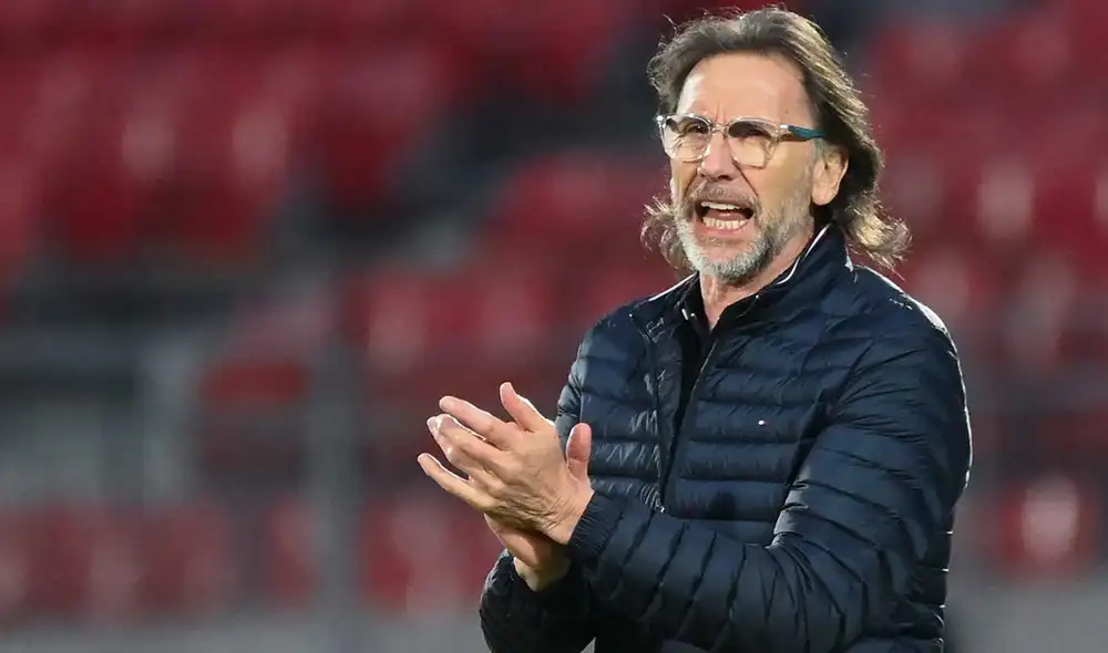 Ante Ecuador, Ricardo Gareca optó por enviar a Gianluca Lapadula y Sergio Peña como titulares. Foto: AFP