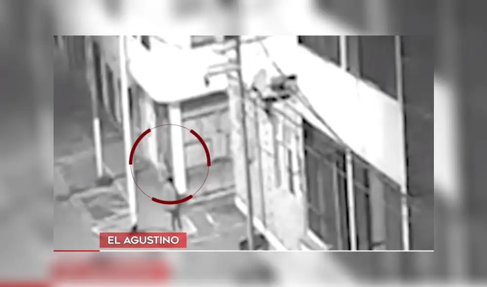 Cámaras de videovigilancia evidencio que Las iguanas de El Agustino realizaron dos robos con seis minutos de diferencia. Foto: América TV/captura Cámaras de videovigilancia evidencio que Las iguanas de El Agustino realizaron dos robos con seis minutos de diferencia. Foto: América TV/captura