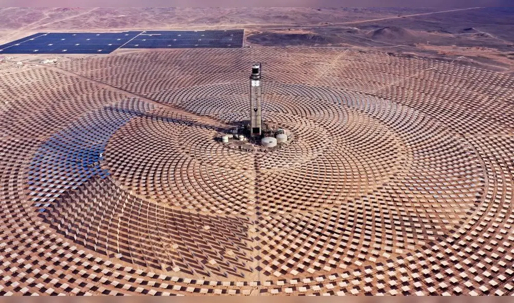 La planta termosolar está ubicada cerca del municipio de María Elena, a unos 200 kilómetros al este de la costera ciudad de Antofagasta. Foto: AFP La planta termosolar está ubicada cerca del municipio de María Elena, a unos 200 kilómetros al este de la costera ciudad de Antofagasta. Foto: AFP