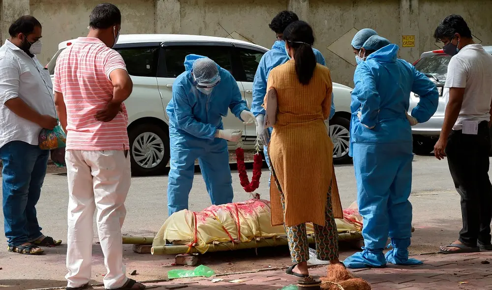 Respecto al número de casos, la India registró 94.052 infecciones en las últimas 24 horas, elevando el total desde el inicio de la pandemia a 29,1 millones. Foto: AFP Respecto al número de casos, la India registró 94.052 infecciones en las últimas 24 horas, elevando el total desde el inicio de la pandemia a 29,1 millones. Foto: AFP