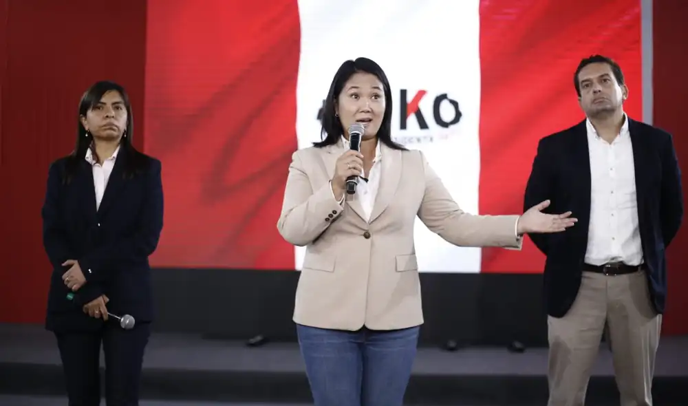 Keiko Fujimori estuvo acompañada de su abogada Giulliana Loza y de Miguel Torres. Foto: Antonio Melgarejo/La República Keiko Fujimori estuvo acompañada de su abogada Giulliana Loza y de Miguel Torres. Foto: Antonio Melgarejo/La República
