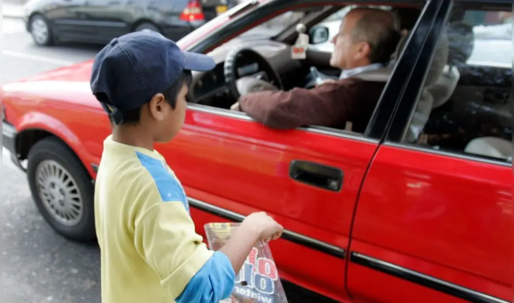 Funcionario afirma que niños son enviados a las calles para se explotados o porque sus padres no pueden trabajar. Foto: Andina Funcionario afirma que niños son enviados a las calles para se explotados o porque sus padres no pueden trabajar. Foto: Andina