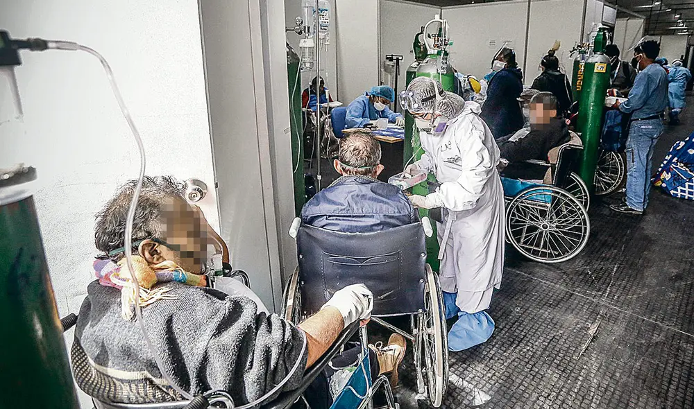 Al 100% de su capacidad. Los pacientes en estado grave deben hacer cola para recibir atención. Los hospitales en la región están colapsados y se necesitan más médicos y enfermeras. Foto: Oswald Charcas/La República Al 100% de su capacidad. Los pacientes en estado grave deben hacer cola para recibir atención. Los hospitales en la región están colapsados y se necesitan más médicos y enfermeras. Foto: Oswald Charcas/La República