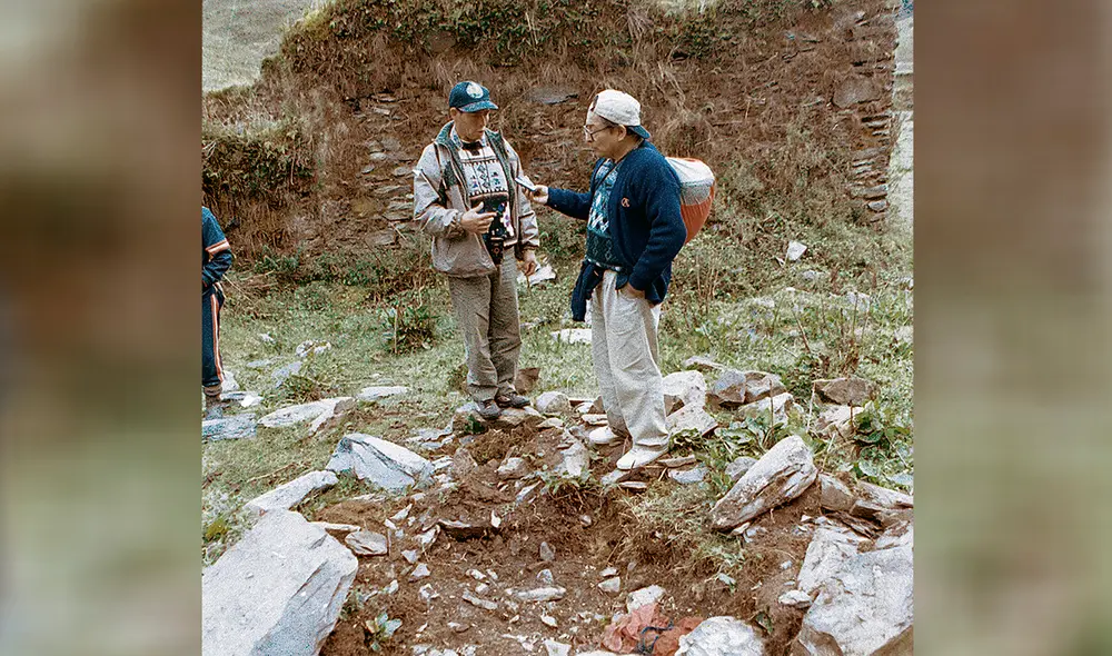 2001. Periodista Edmundo Cruz recogió testimonios en Putis. Foto: Virgilio Grajeda / La República