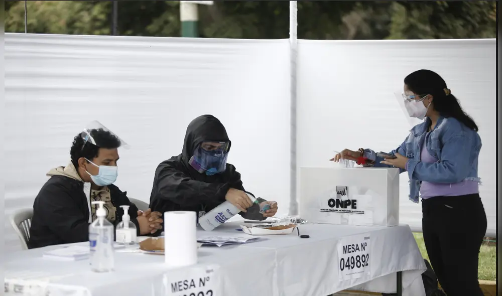 Conoce el monto de las multas para los no asistentes y qué hacer en caso de tener justificación. Foto: La República