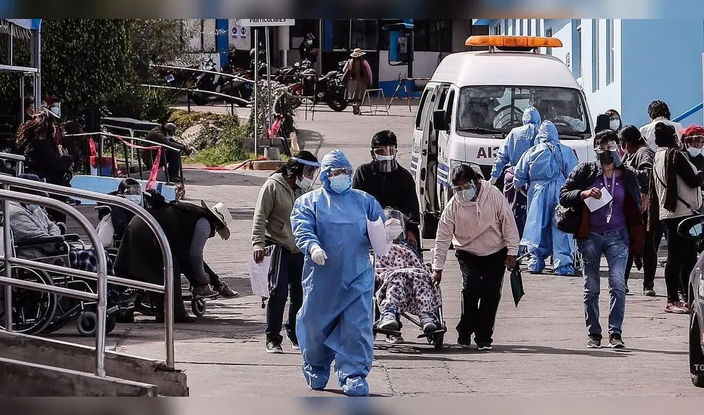 Los hospitales en Arequipa están al bordo del colapso por el incremento de casos COVID-19. Foto: Oswald Charca / La República