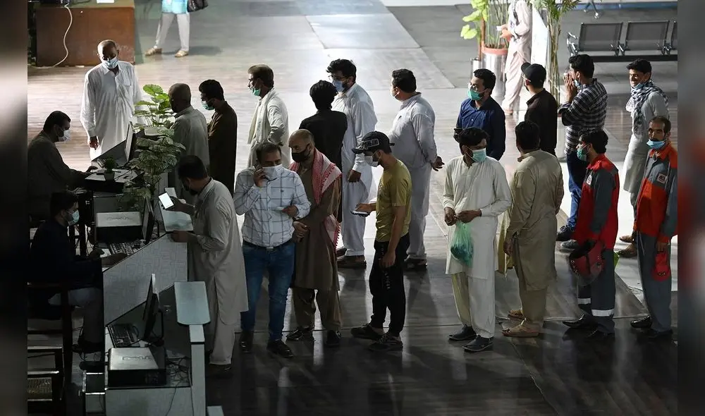 Autoridades sanitarias de una provincia de Pakistán consideran que la agencia estatal de telecomunicaciones debe decidir cómo poner en práctica la medida. Foto: AFP/referencial