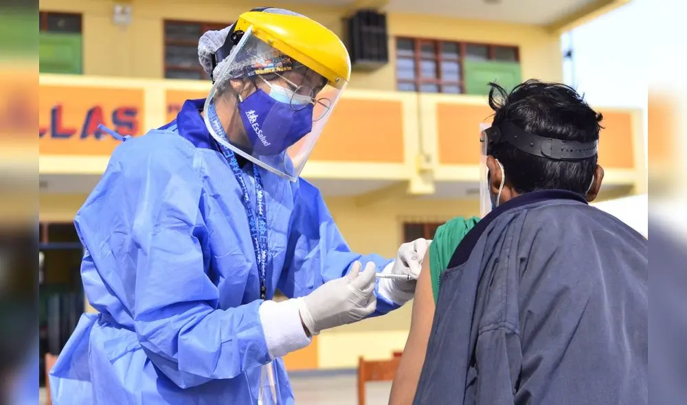 El director general de la Diris Lima Centro exhortó a la ciudadanía a respetar el cronograma de vacunación. Foto: La República