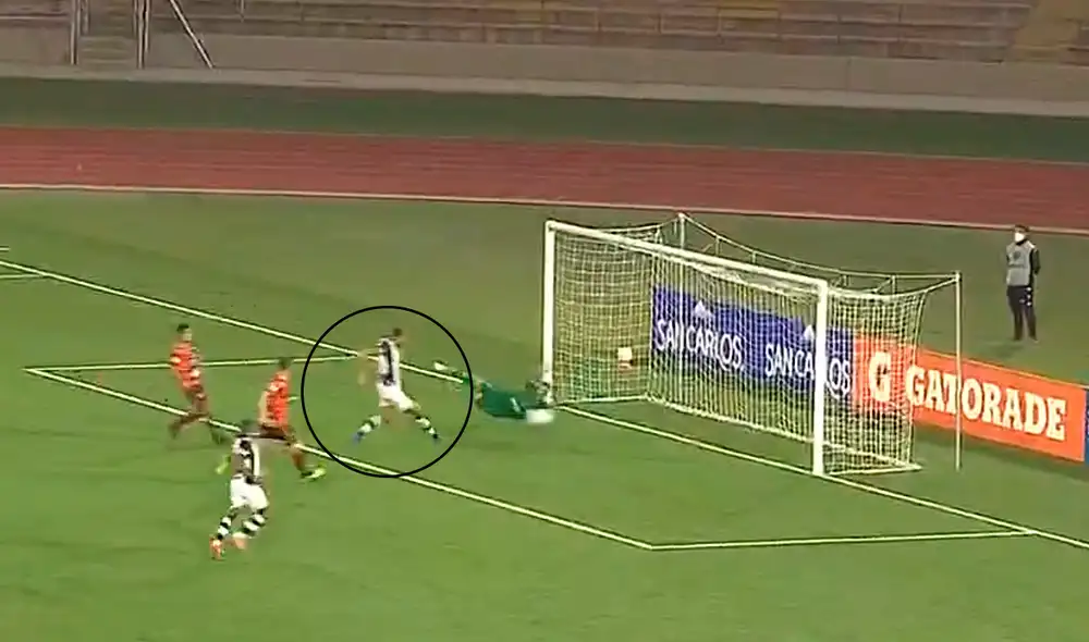 Hernán Barcos marca el gol de la igualdad en el Alianza Lima vs. Santa Rosa por la Copa Bicentenario. Foto: captura de Gol Perú