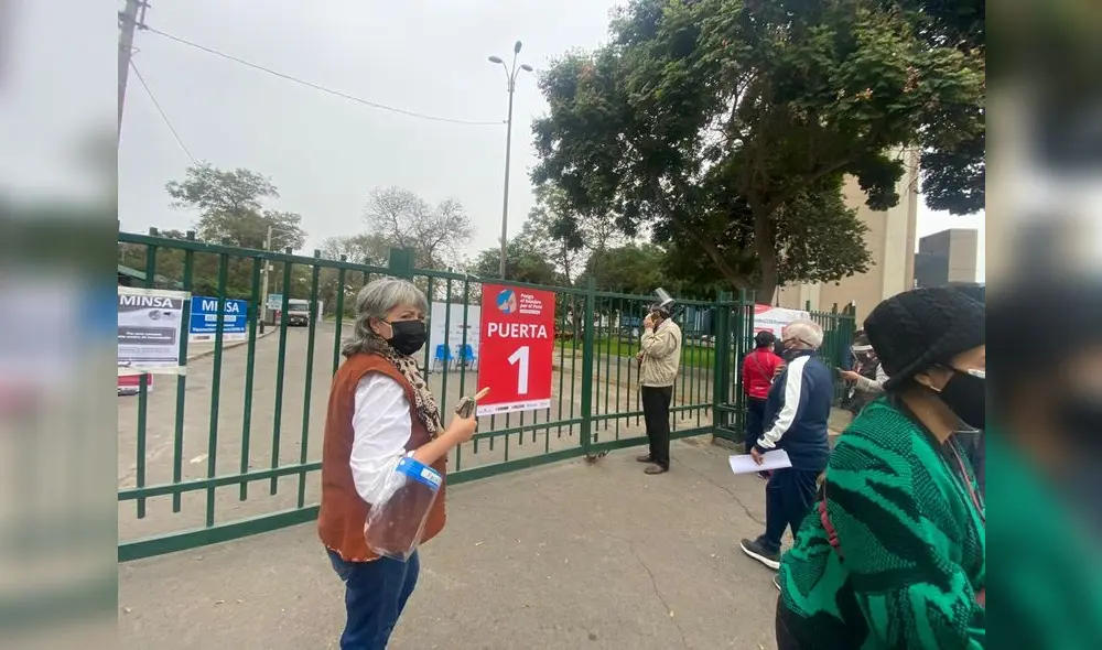 Ministro de Salud mostró su rechazo a marchas convocadas cerca de centros vacunatorios. Foto: Raúl Egúsquiza/URPI-LR