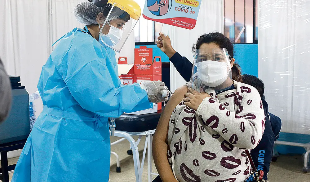 Protegidas. Las gestantes mayores de 18 años ya están recibiendo la vacuna contra el Covid-19 en Lima y Callao. Foto: Félix Contreras/La República