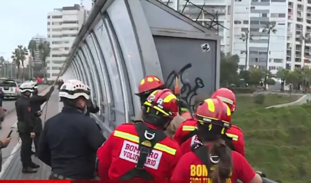 Los socorristas devolvieron la calma en el lugar tras casi media hora de tensión. Foto: captura América TV