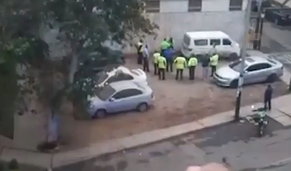 Serenos del distrito también ayudaron en la intervención de adolescente. Foto: captura de Canal N