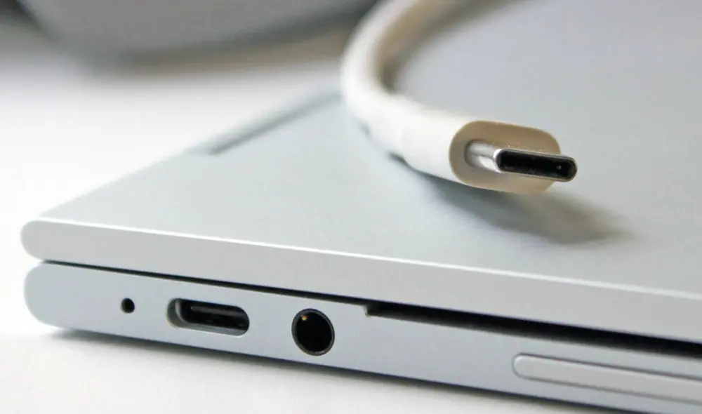 Algunas personas creen que usar el cargador de una laptop para el celular puede arruinar a este último debido a su potencia. Sin embargo, es posible, tomando en cuenta ciertas indicaciones. Foto: Review Geek