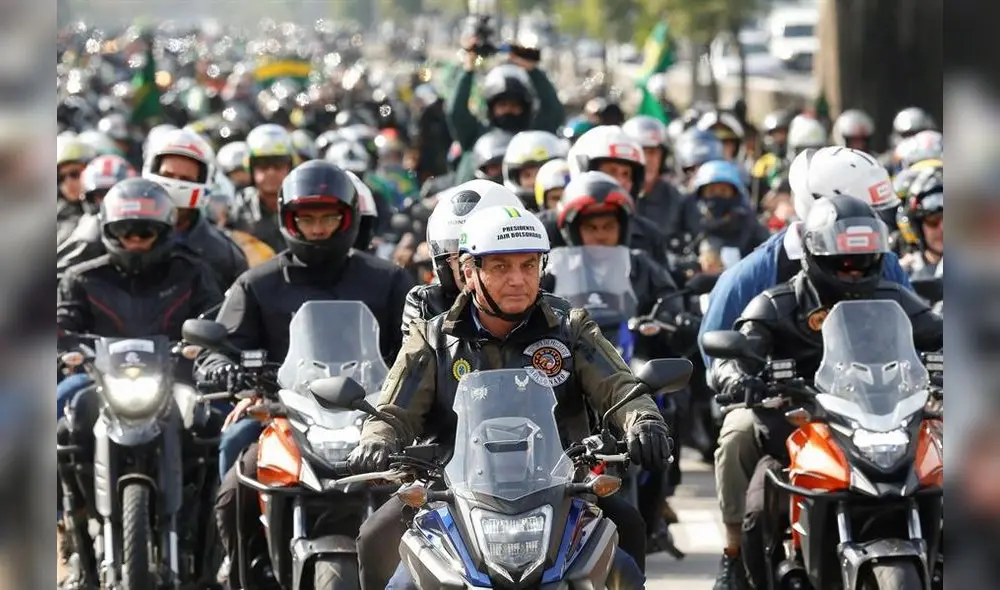 Bolsonaro “actuó como siempre actúa al no respetar las reglas vigentes de tránsito". Foto: EFE