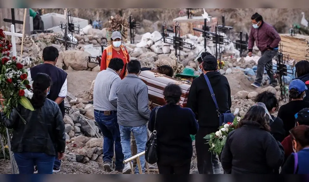 Cementerios reciben a diario varios entierros. Foto: Oswald Charca / La República Cementerios reciben a diario varios entierros. Foto: Oswald Charca / La República